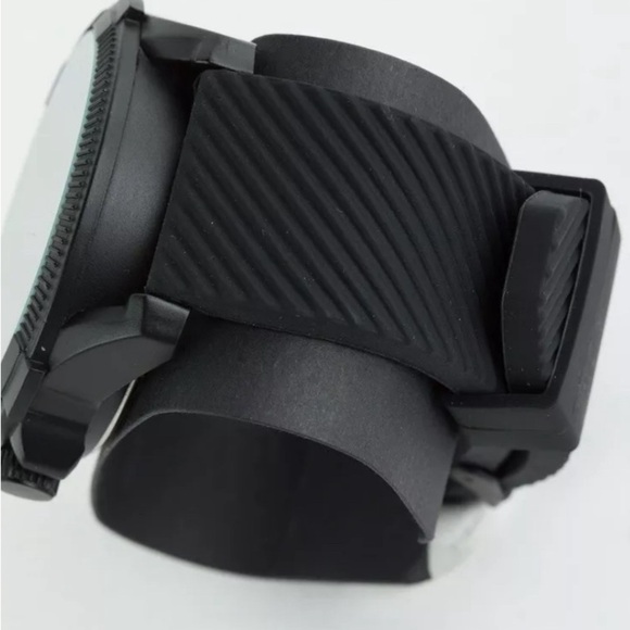 Ed Hardy men’s skull print dial Matte Black silicone strap analog watch … - Picture 5 of 6